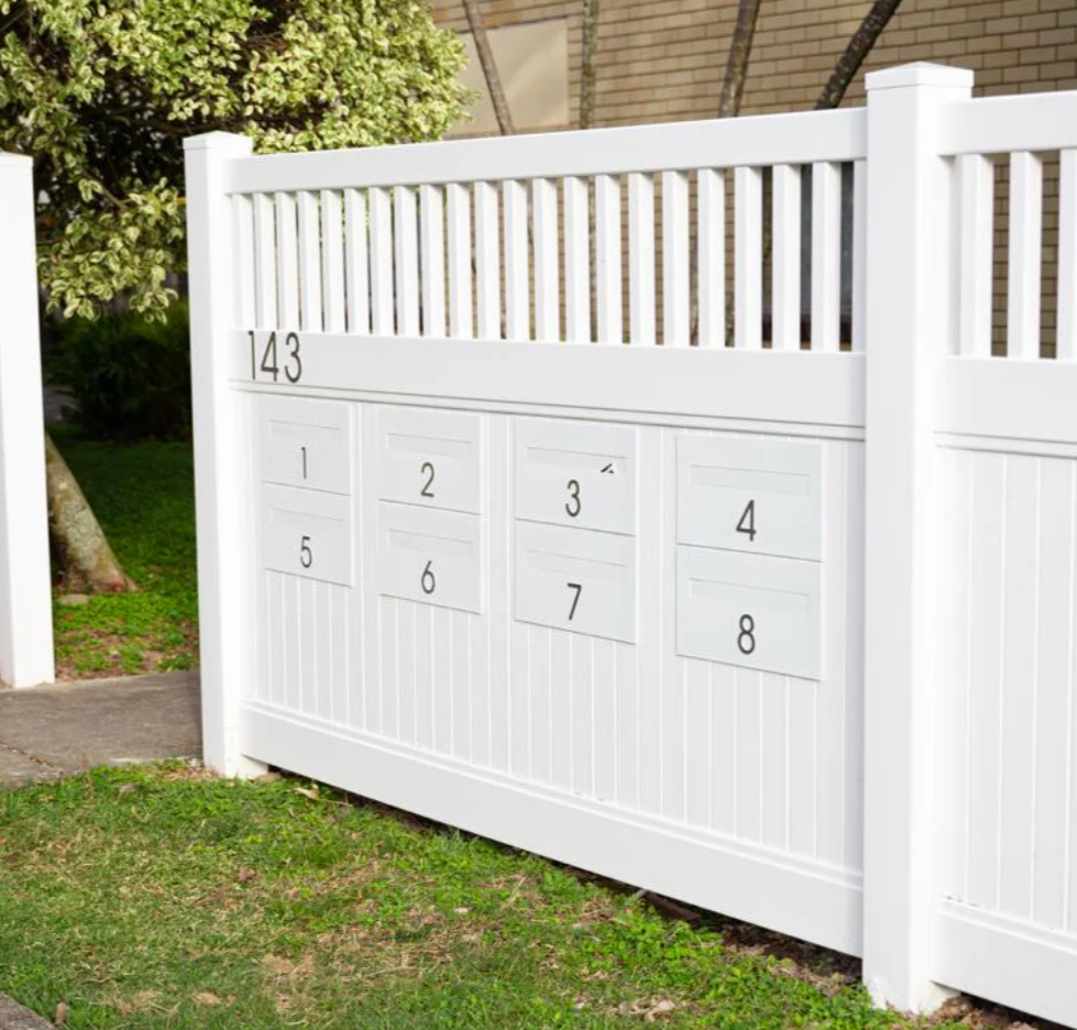 White Burung mailbox